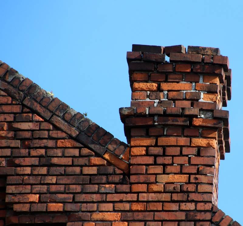 Signs Your Murphy Home Needs a Chimney Inspection Damaged chimney on an Murphy home showing cracks and missing mortar